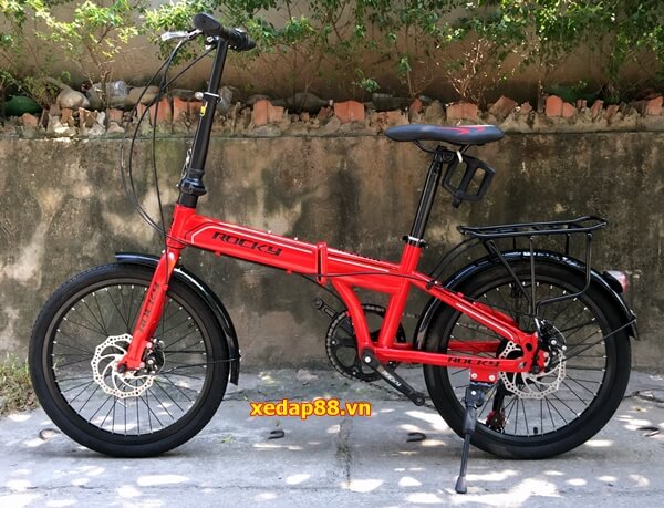 Xe đạp gấp Rocky mini là giải pháp hoàn hảo cho những chuyến đi ngắn ngày hoặc trong thành phố đông đúc. Hãy xem hình để cảm nhận sự thuận tiện và dễ dàng khi sử dụng xe đạp này!