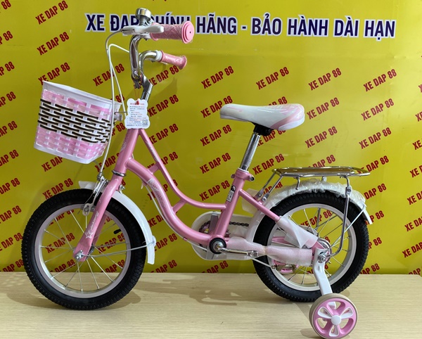 JSX Nữ 001 là chiếc xe đạp trẻ em tuyệt vời để bé gái của bạn có một cuộc sống năng động và khỏe mạnh. Với màu sắc tươi sáng, thiết kế đẹp và chất lượng tốt, đây sẽ là món quà tuyệt vời cho bé yêu.